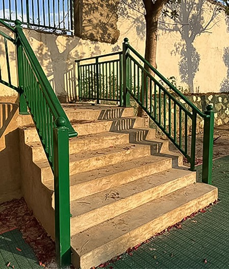 樓（lóu）梯扶（fú）手