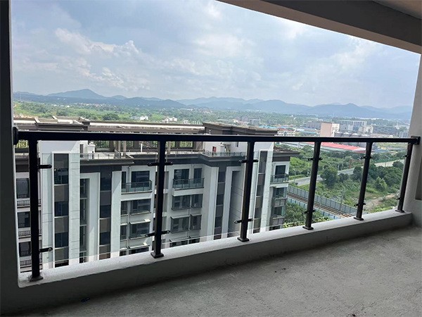 玻璃（lí）陽台（tái）護欄