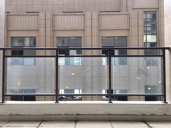 玻（bō）璃陽（yáng）台護欄