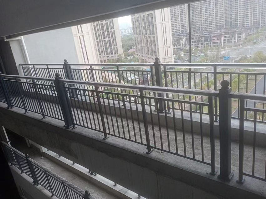 陽台欄（lán）杆（gǎn）