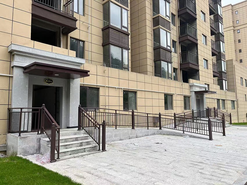 進（jìn）出入口欄杆